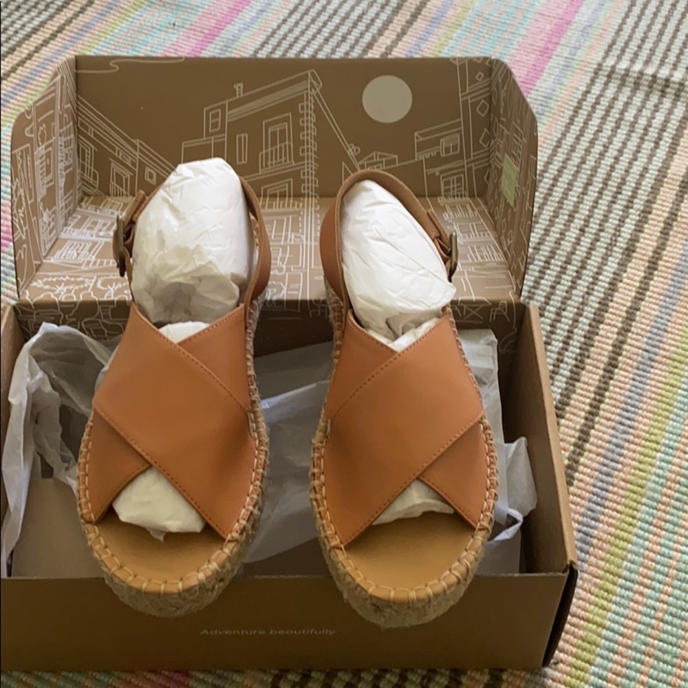 NIB Soludos platform sandals